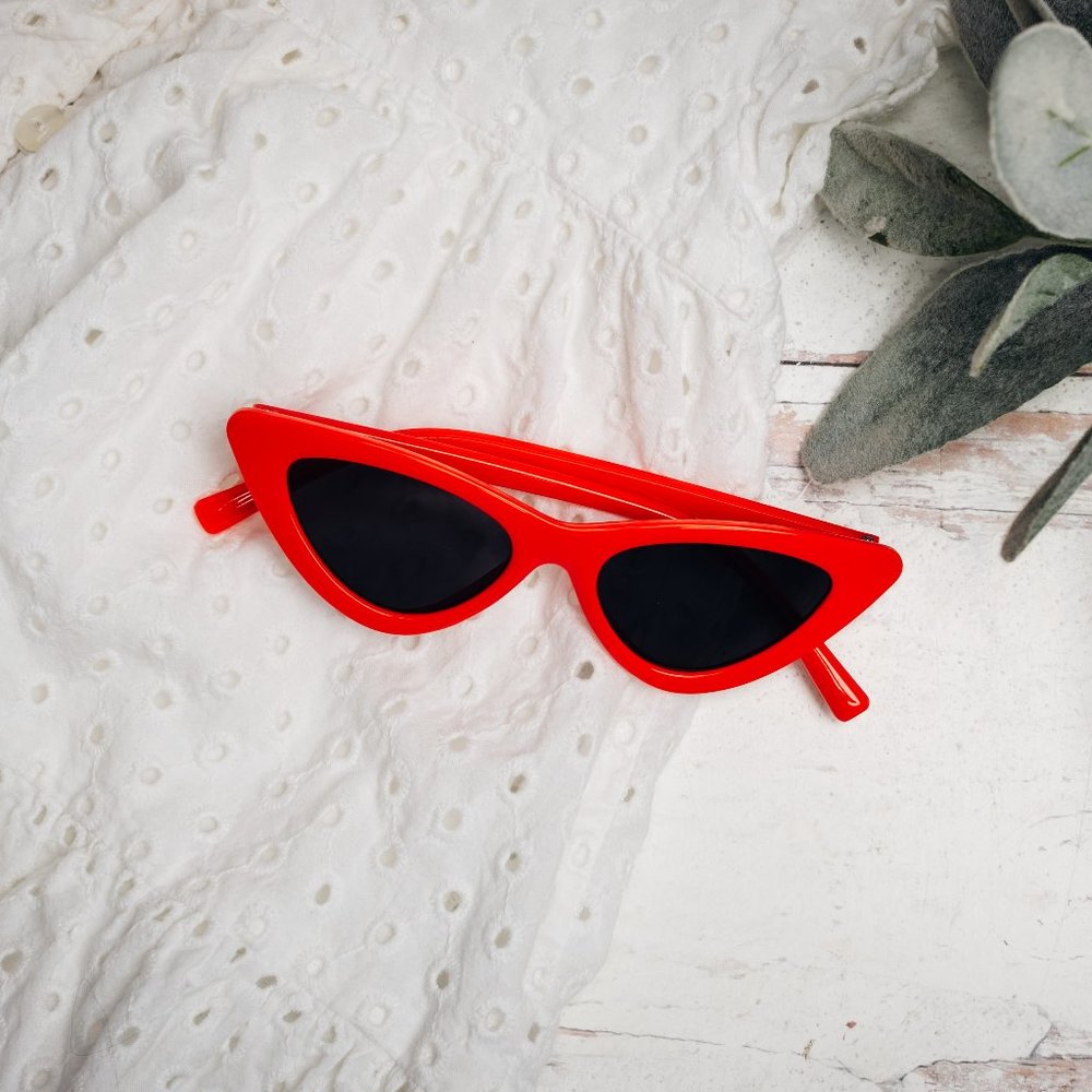 Red vintage frame kids sunglasses